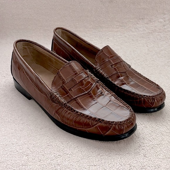 G.H. Bass & Co. Shoes - GH Bass & Co Weejuns Penny Loafers Whitney Croc Leather Cognac Women sz 8 Flats